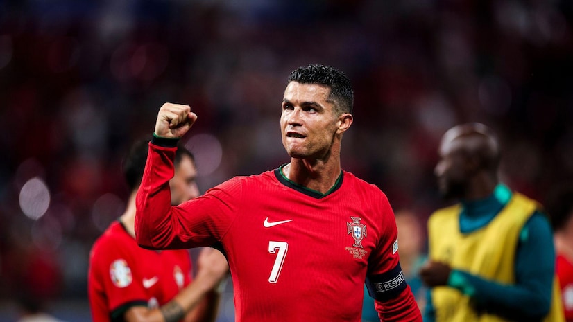 雷速足球:比肩乔丹!库里成为第二位36+岁单赛季突破1500分的后卫.